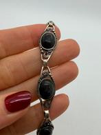 A722 Prachtige zilveren onyx streekdracht armband, Ophalen of Verzenden, X, Met edelsteen, Zilver
