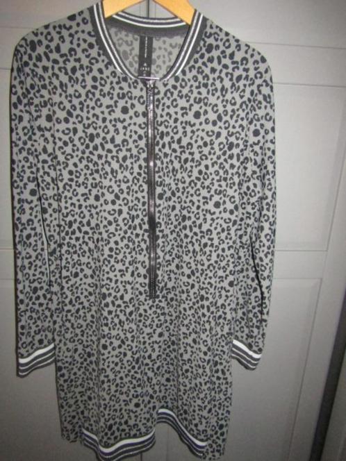 G291 Jane Lushka mt XXL jurk travelstof grijs zwart animal, Kleding | Dames, Jurken, Zo goed als nieuw, Maat 46/48 (XL) of groter