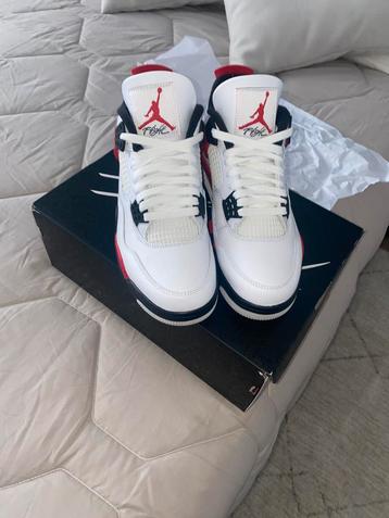 Jordan 4 red cement beschikbaar voor biedingen