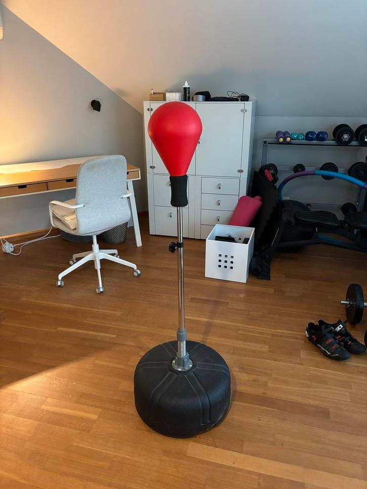 Boksbal op Standaard - Zo goed als nieuw!, Sport en Fitness, Boksen, Zo goed als nieuw, Bokshandschoenen, Ophalen of Verzenden