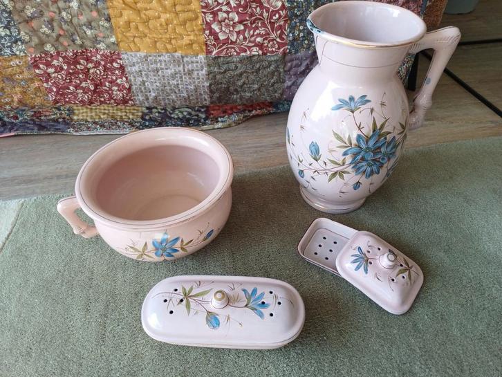 Vintage 4-delige Geklonken Set met Bloemmotief, Antiek en Kunst, Antiek | Keramiek en Aardewerk, Ophalen of Verzenden