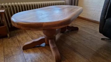 Salon tafel beschikbaar voor biedingen