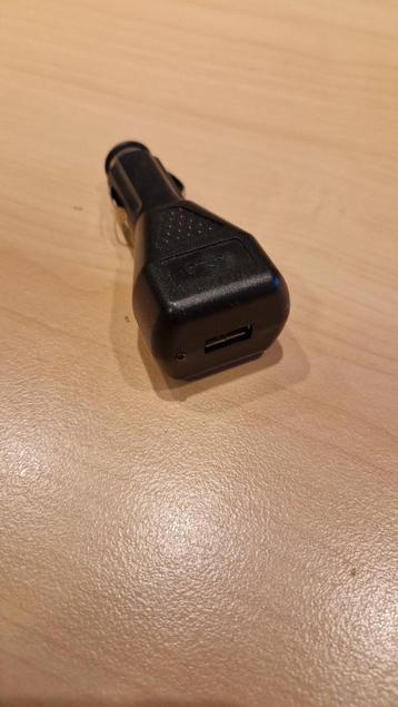 Universele USB Autolader beschikbaar voor biedingen