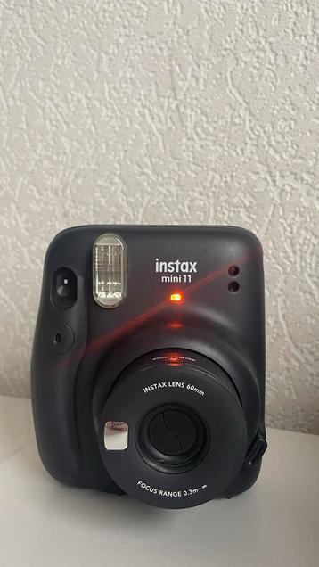 Instax Mini 11 + 7 foto’s beschikbaar voor biedingen