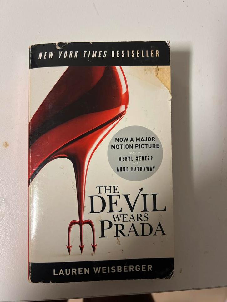 The Devil Wears Prada - Lauren Weisberger, Boeken, Romans, Gelezen, Nederland, Ophalen of Verzenden