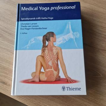 Medical yoga professional, met veel plaatjes (Duits boek)