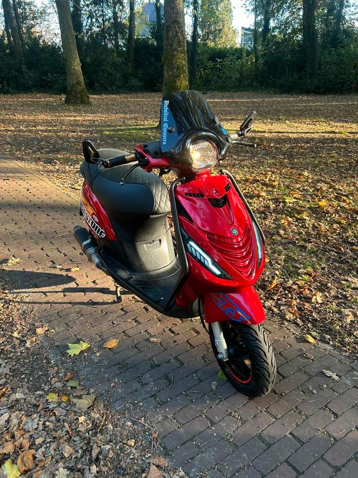Piaggio zip 2021 brom, Fietsen en Brommers, Scooters | Piaggio, Zo goed als nieuw, Zip, Maximaal 45 km/u, Benzine, Ophalen