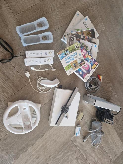 Nintendo Wii incl spellen, stuur, nunchuck, Spelcomputers en Games, Spelcomputers | Nintendo Wii, Gebruikt, Met 2 controllers