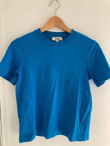 t-shirt COS beschikbaar voor biedingen