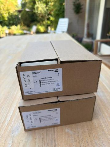20x Peha stopcontact wit (nieuw)  beschikbaar voor biedingen