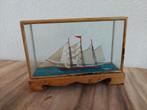 Vintage schip in vitrine, Gebruikt, Schaalmodel, Na, Na