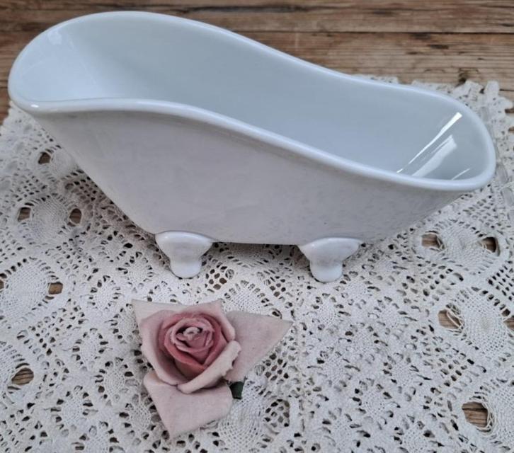 Klein porseleinen badje op pootjes, Royal houseware, Antiek en Kunst, Curiosa en Brocante, Ophalen of Verzenden