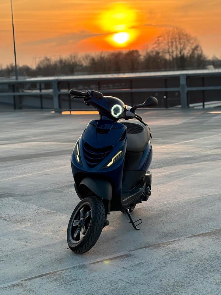Piaggio zip 80cc 4t, Fietsen en Brommers, Scooters | Piaggio, Zo goed als nieuw, Zip, Benzine, Ophalen