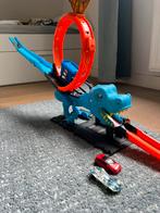 Hot Wheels City T-rex aanval + 2 Hot Wheels autos, Ophalen of Verzenden, Zo goed als nieuw, Handmatig, Hot Wheels