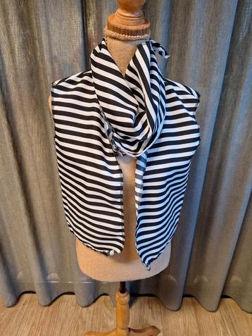 Showkleding beschikbaar voor biedingen
