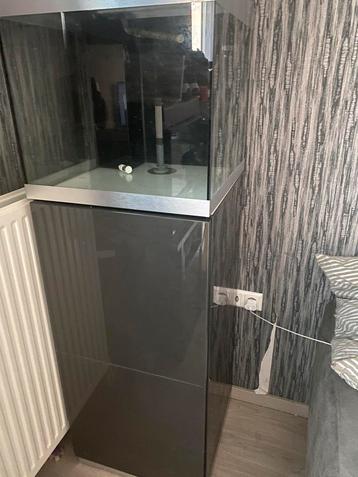 Aquarium oase nieuwe onderkast en lamp in verpakking beschikbaar voor biedingen