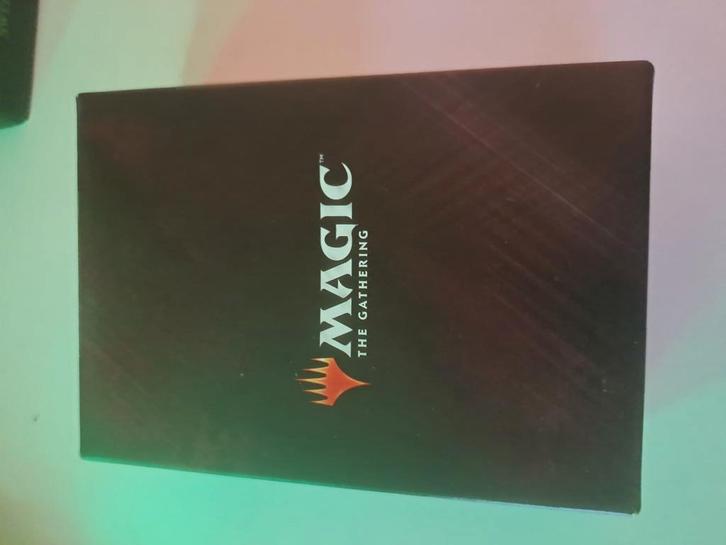 Commander deck Subjective Reality compleet, Hobby en Vrije tijd, Verzamelkaartspellen | Magic the Gathering, Zo goed als nieuw