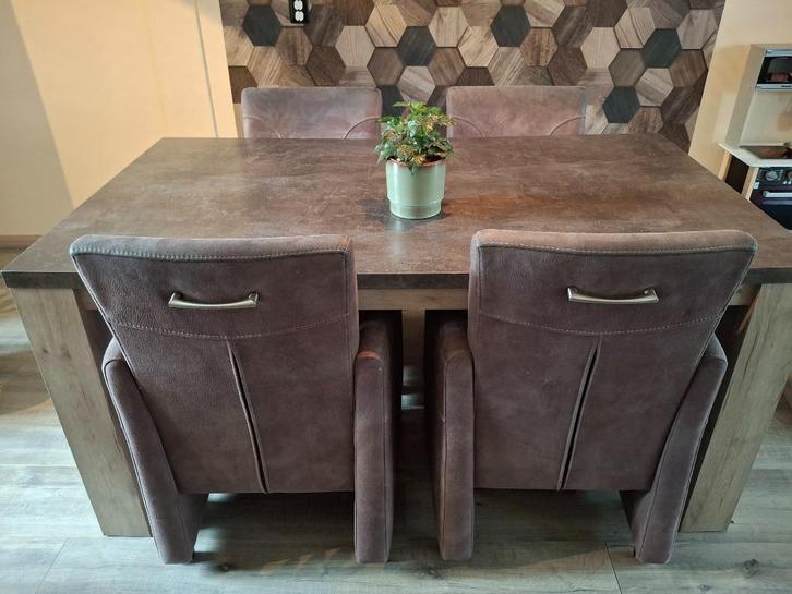 Stevige eettafel te koop!, Huis en Inrichting, Tafels | Eettafels, Zo goed als nieuw, 50 tot 100 cm, 150 tot 200 cm, Vijf personen of meer