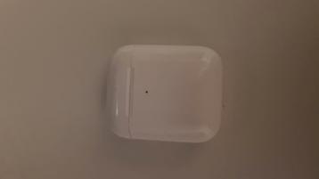 Airpods eerste generatie met oplader  beschikbaar voor biedingen