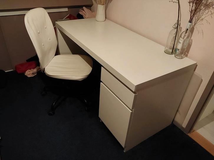 Bureau + bureaustoel, Huis en Inrichting, Bureaus, Ophalen