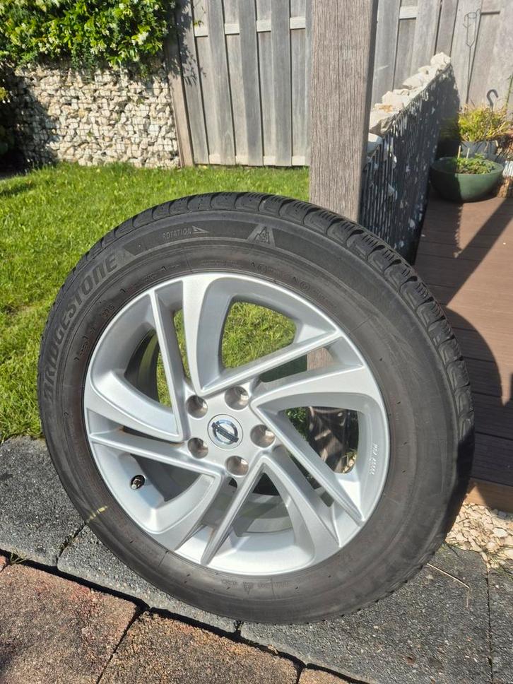 Bridgestone Blizzak 215/60R17 Nissan Velgen, Auto-onderdelen, Banden en Velgen, Banden en Velgen, Winterbanden, 17 inch, 215 mm