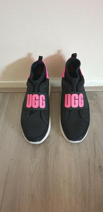 UGG sneakers maat 39 zwart roze