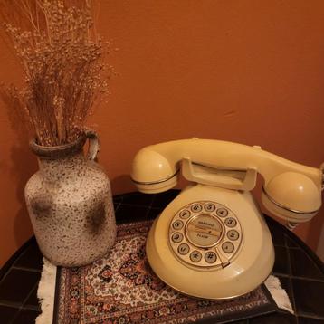Astral Knightsbridge Retro Telefoon beschikbaar voor biedingen