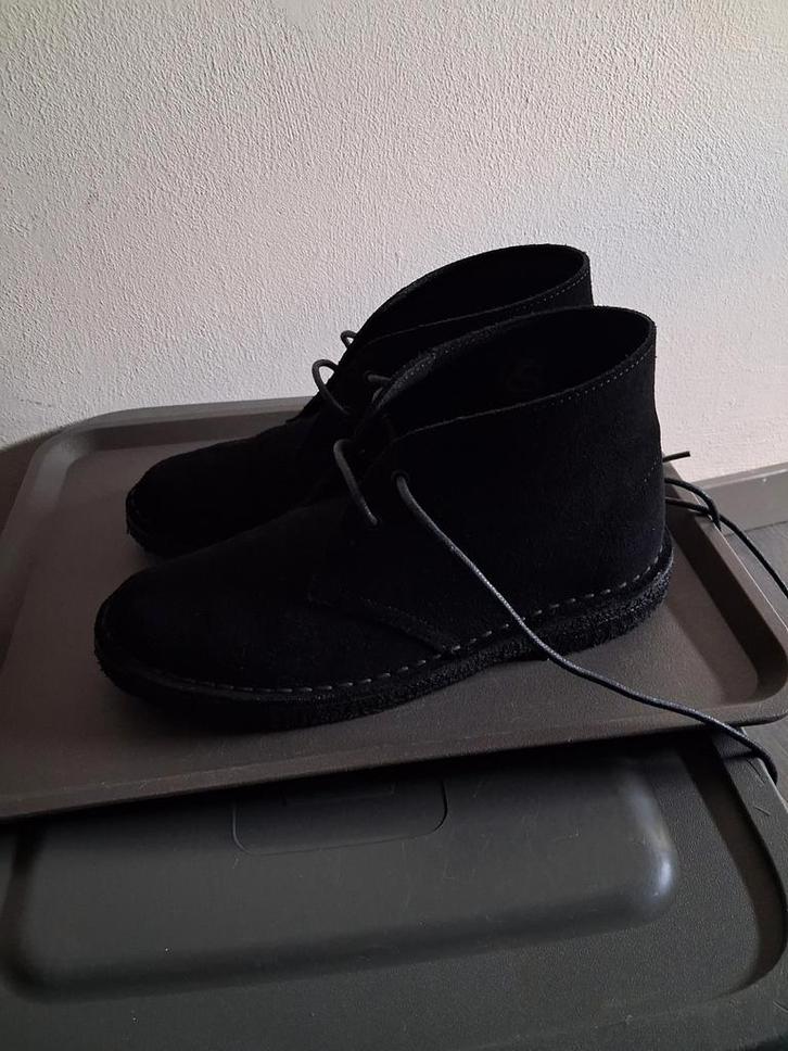 Zwarte suède veterschoenen van CLARKS maat 39., Kleding | Dames, Schoenen, Gedragen, Zwart, Ophalen of Verzenden