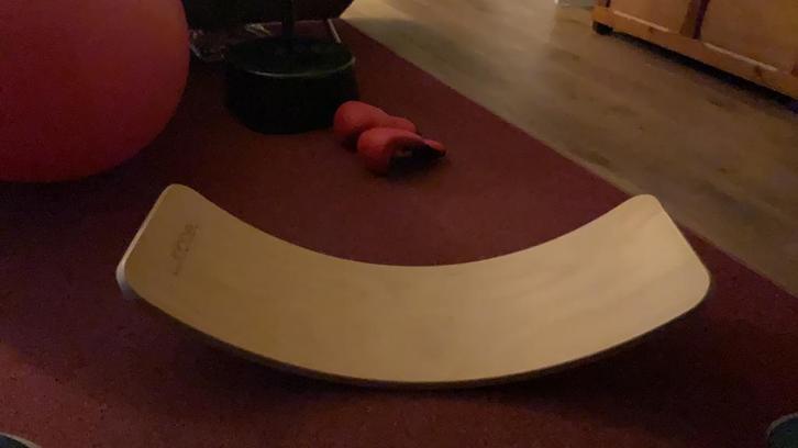Wobbel wiebelplank van beukenhout met groenvilt, Kinderen en Baby's, Speelgoed | Hobbelfiguren, Gebruikt, Ophalen