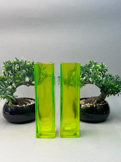 Ikea vintage lime groene vazen rechthoekig uranium kleur, Huis en Inrichting, Woonaccessoires | Vazen, Zo goed als nieuw, Groen