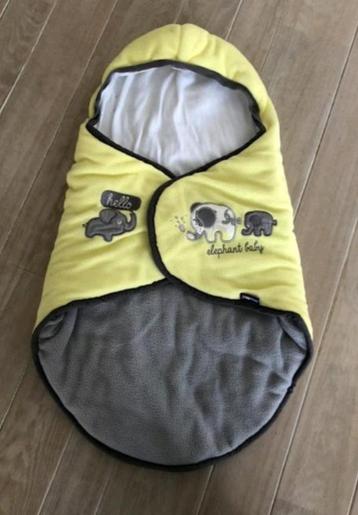 Maxi-cosy dekentje Iupilu als nieuw, afdruk olifantjes beschikbaar voor biedingen