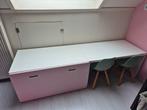 Ikea speelgoedkist met bureautje en 2 stoeltjes., Ophalen of Verzenden, Gebruikt