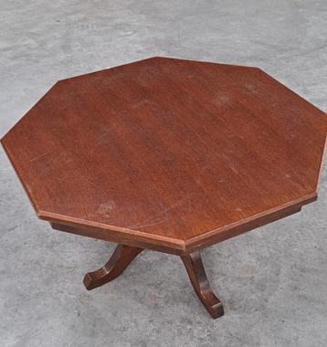 Achthoekige tafel eiken beschikbaar voor biedingen