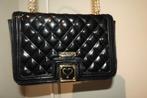 Love Moschino lak tas chique gouden hardware zo goed als nie, Verzenden, Zo goed als nieuw, Zwart, Schoudertasje
