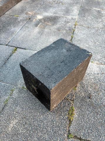 Linea blokken 12 x 12 x 18 beschikbaar voor biedingen