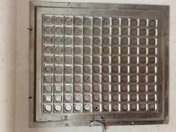 Oud aluminium ventilatie rooster, muurrooster afzuiging beschikbaar voor biedingen