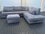 ZGAN! Grijze ribstof hoekbank met poef bezorgen is mogelijk, Ophalen, Zo goed als nieuw, Bank