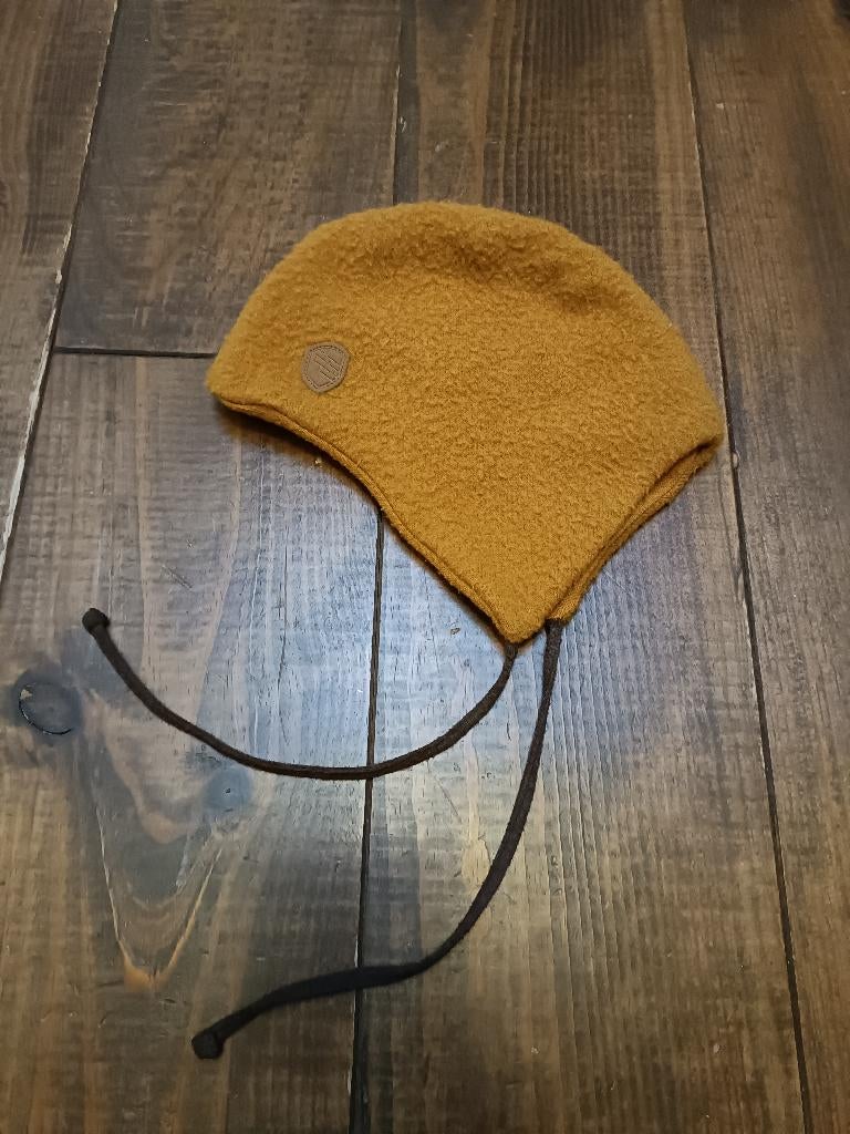 Wollen strik mutsje oker me 50-52, Kinderen en Baby's, Babykleding | Mutsen, Sjaals en Wanten, Gebruikt, Muts, Jongetje of Meisje