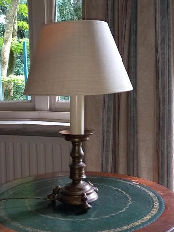 Tafellamp met voet van brons beschikbaar voor biedingen