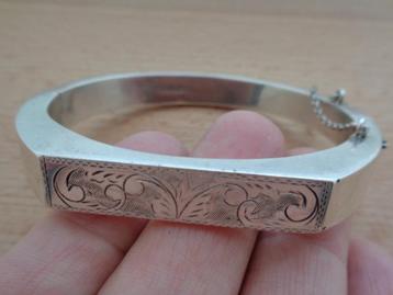 zilveren armband met bloem decoratie [207] beschikbaar voor biedingen