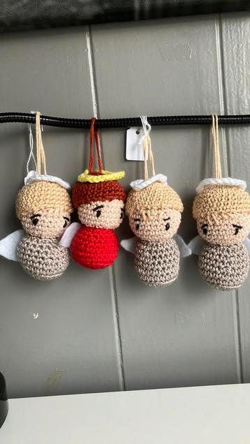 Zelf gehaakte kerstboom engeltjes beschikbaar voor biedingen