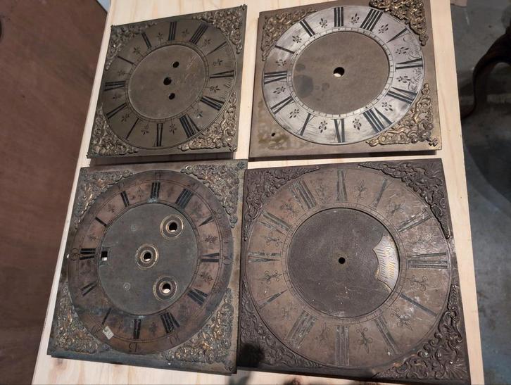 4 antieke bronzen wijzerplaat  samen €80., Antiek en Kunst, Antiek | Klokken, Ophalen