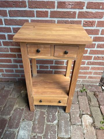 Houten bijzettafel, mooi hout met lades beschikbaar voor biedingen