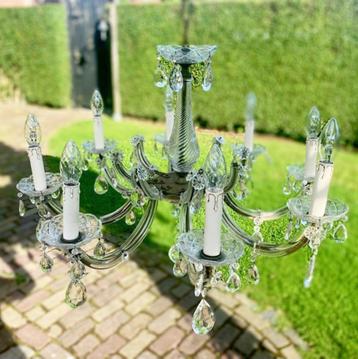 Prachtige antieke kroonluchter beschikbaar voor biedingen