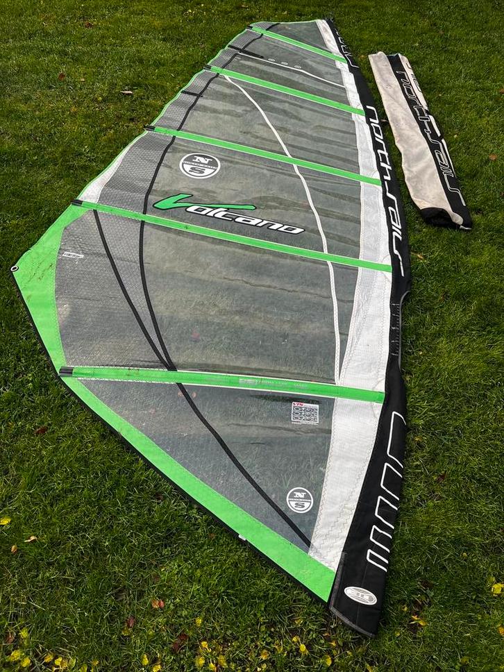North Sails Volcano 5.3, Watersport en Boten, Windsurfen, Gebruikt, Zeil, Met draagtas, 5 tot 7 m², Ophalen of Verzenden