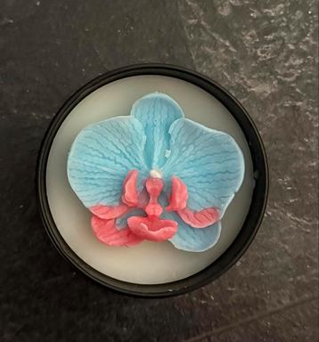 Kaars met orchidee  beschikbaar voor biedingen