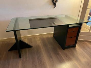 Stijlvol Bureau met Glazen Blad beschikbaar voor biedingen
