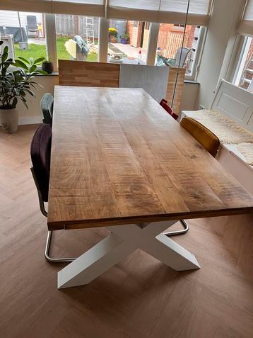 Eetkamertafel mangohout beschikbaar voor biedingen