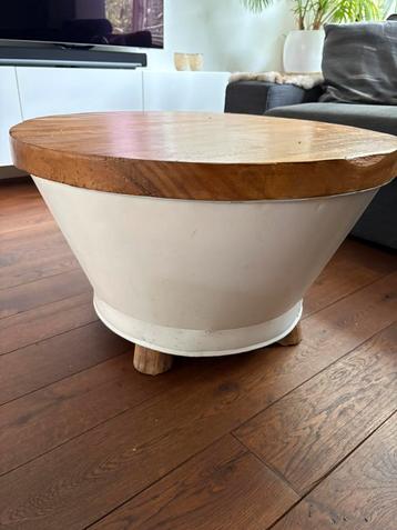 Tafel zink met houten blad beschikbaar voor biedingen