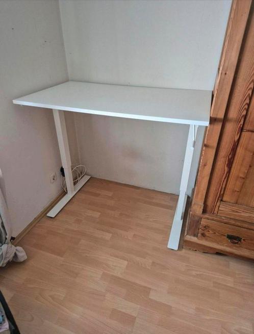 Bureau van Ikea, Huis en Inrichting, Bureaus, Zo goed als nieuw, Ophalen